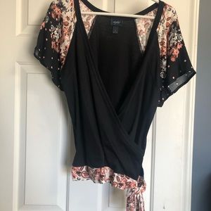 Buckle women’s top